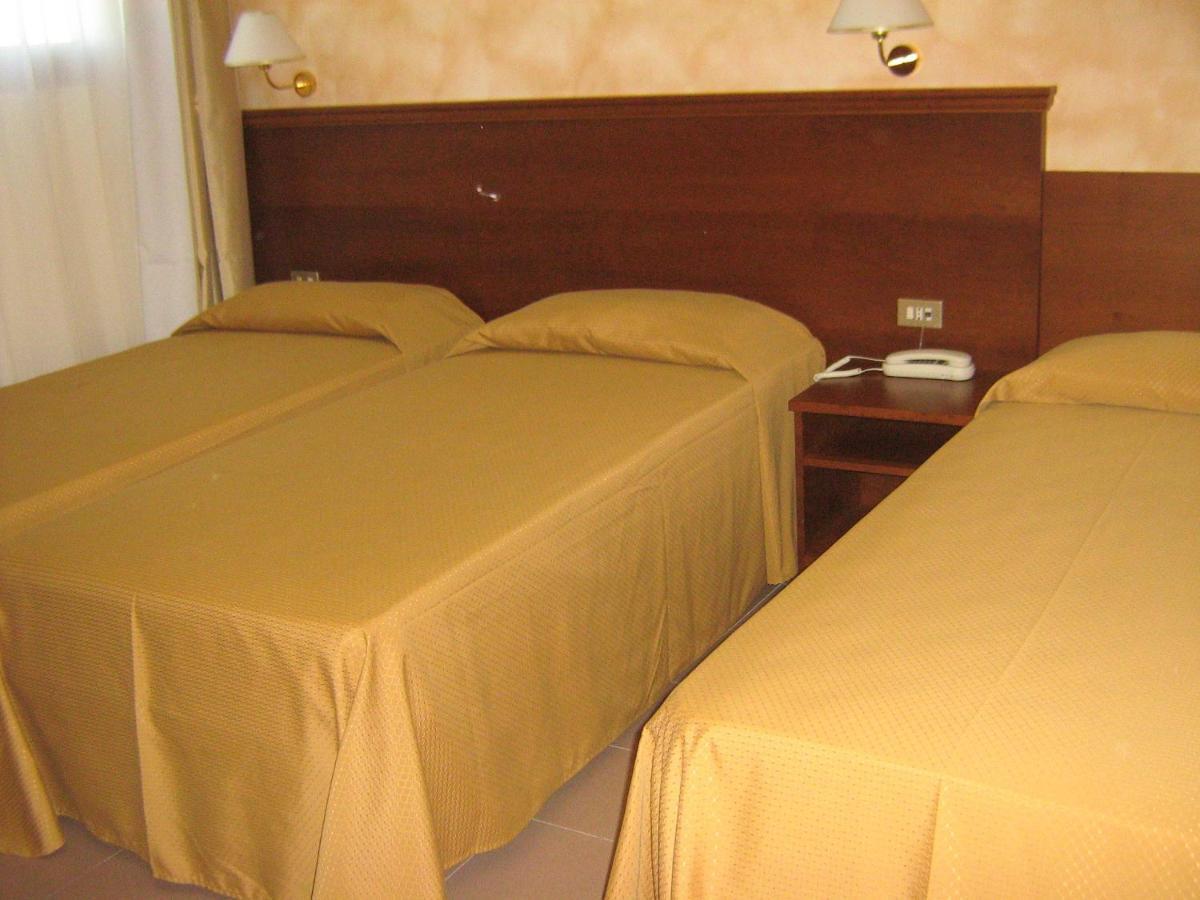 Hostiliae Ciminiera Hotel Ostiglia Стая снимка